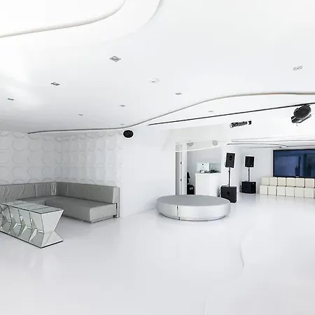 Stylish With Indoor Pool *